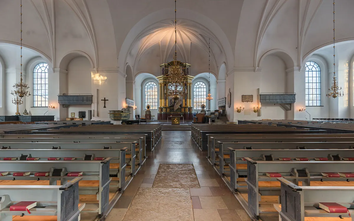 Kyrkans inre och konstnärliga utsmyckningar