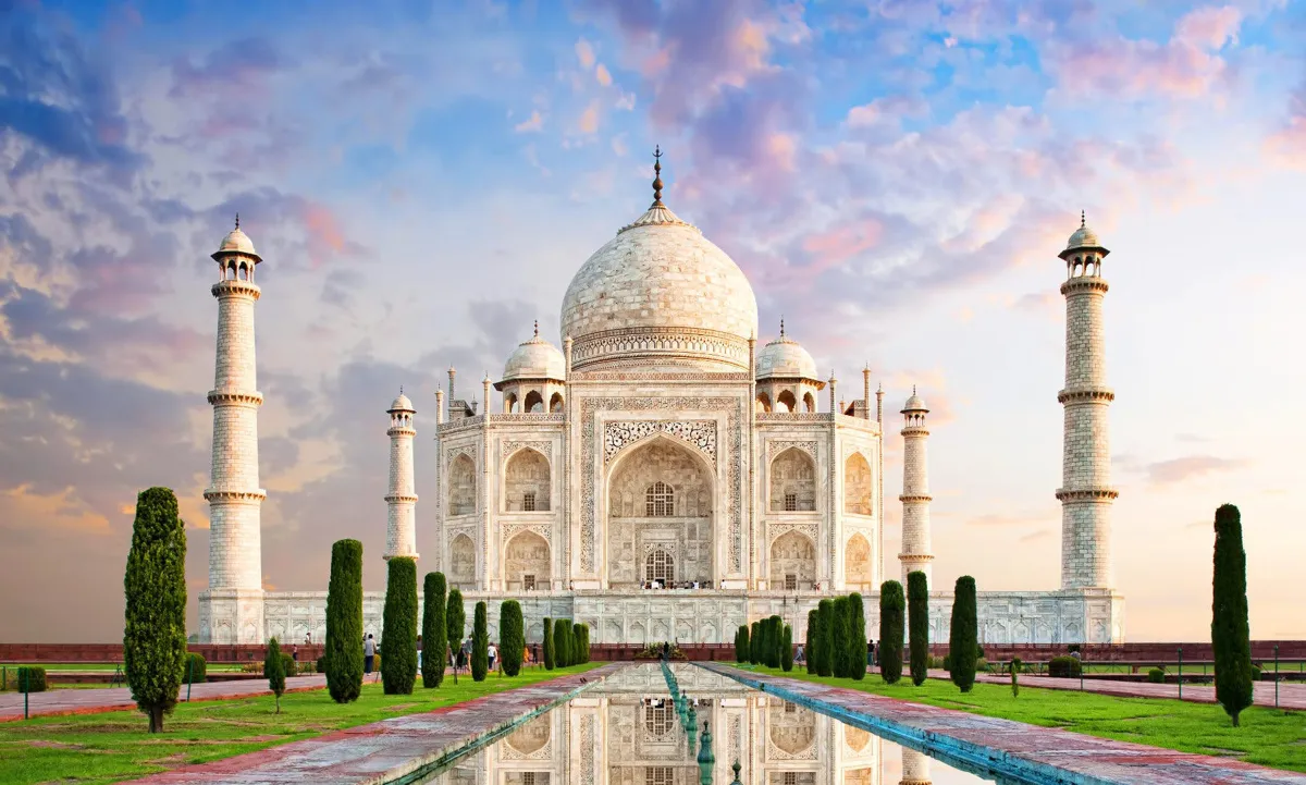 I vilken stad ligger Taj Mahal?