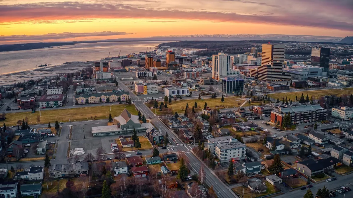 Naturen runt Alaskas största stad